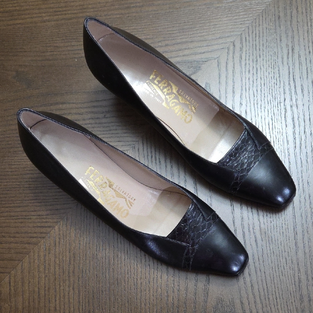 Salvatore Ferragamo Black Leather Pumps Size 7 Vintage